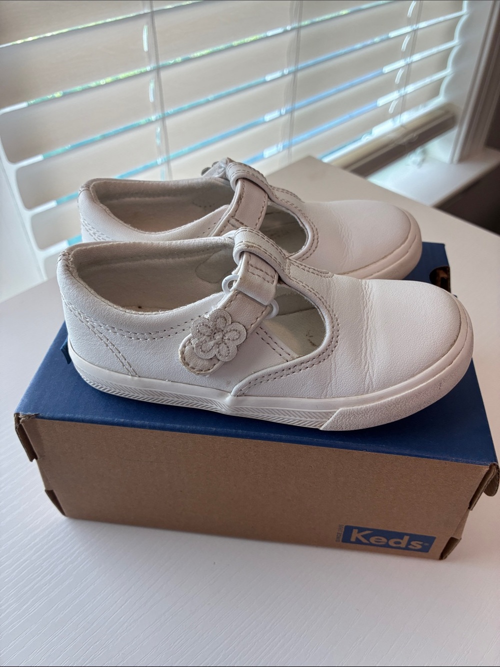 Keds Girls White Mary Jane Sneakers with Flower Strap
